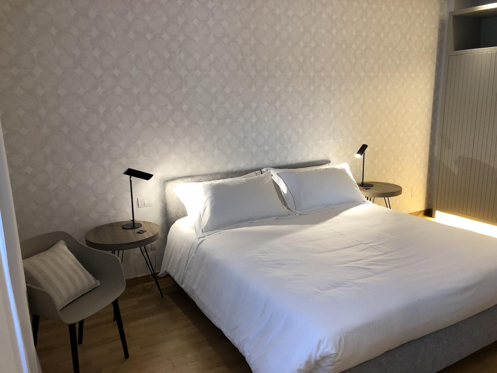 200 Rooms & Terrace Барі Екстер'єр фото