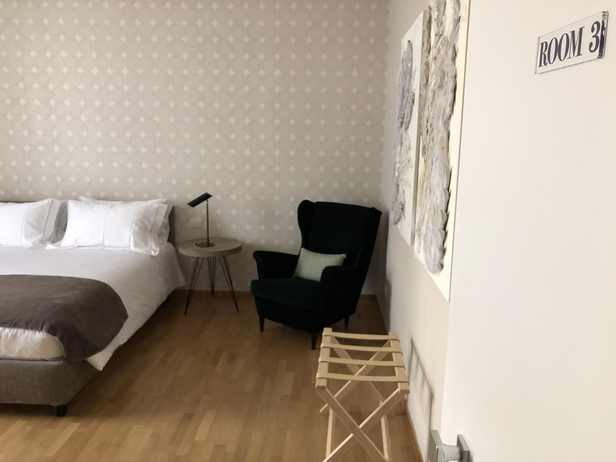 200 Rooms & Terrace Барі Екстер'єр фото
